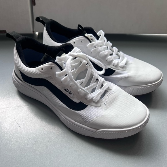 Like New! Vans MTE UltraRange EXO Shoe White with Black Accents - Picture 3 of 16